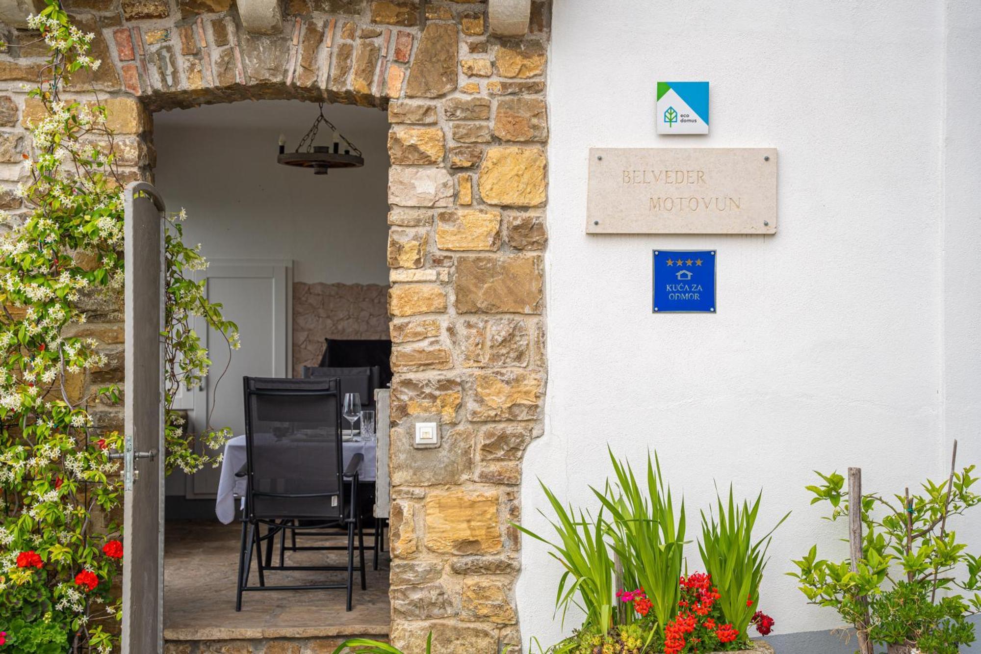 Holiday Home Belveder Motovun With Heated Pool Ливаде Экстерьер фото