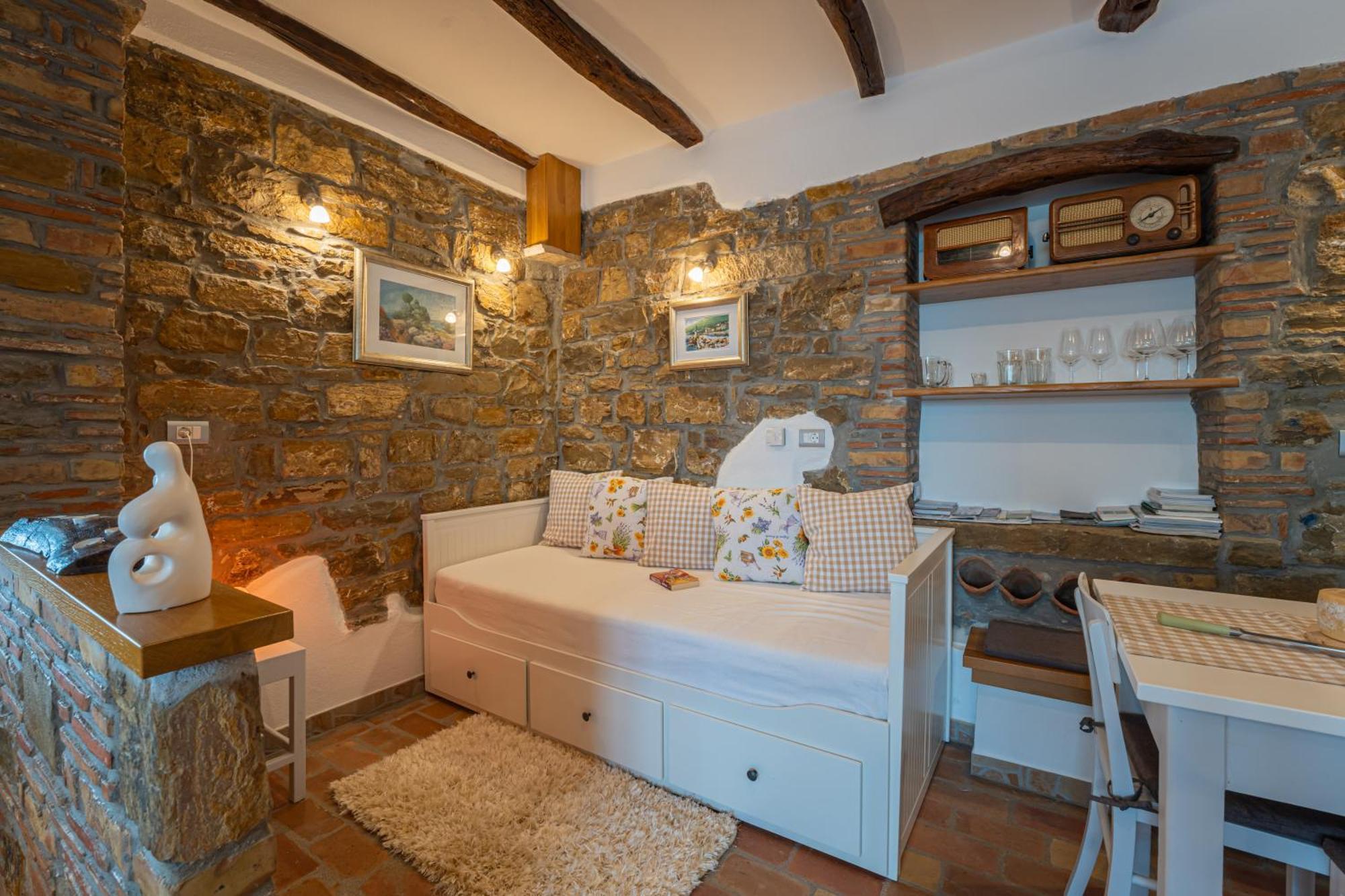 Holiday Home Belveder Motovun With Heated Pool Ливаде Экстерьер фото