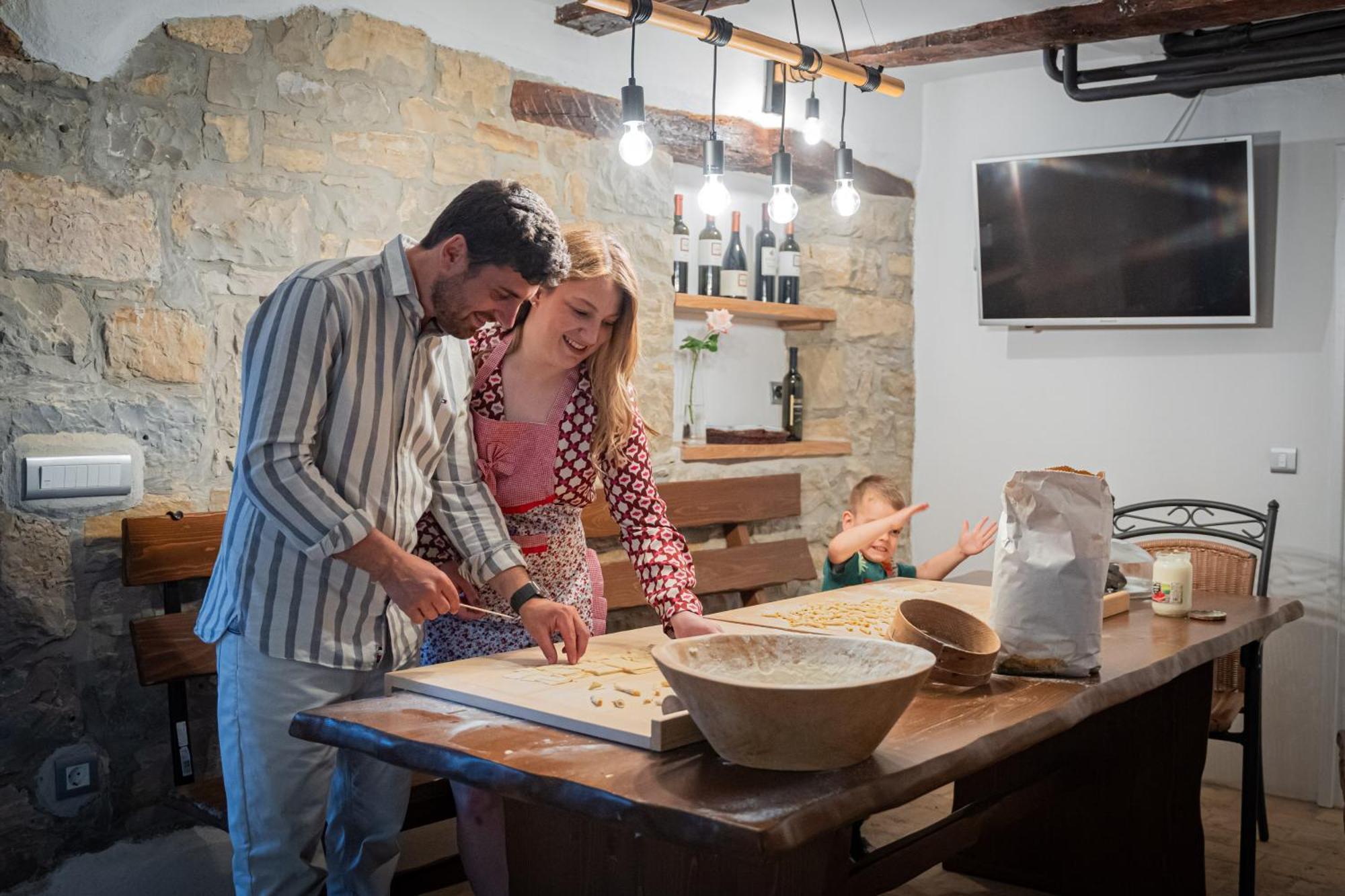 Holiday Home Belveder Motovun With Heated Pool Ливаде Экстерьер фото