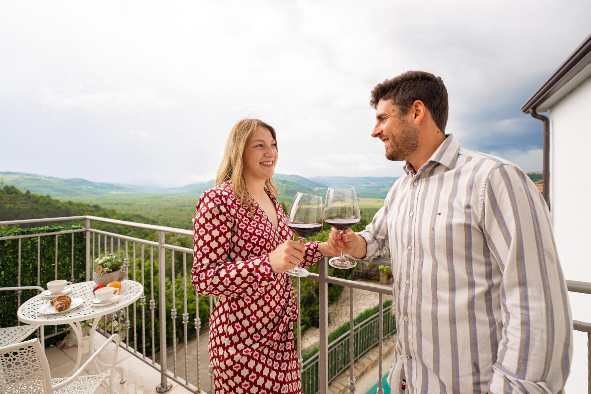 Holiday Home Belveder Motovun With Heated Pool Ливаде Экстерьер фото