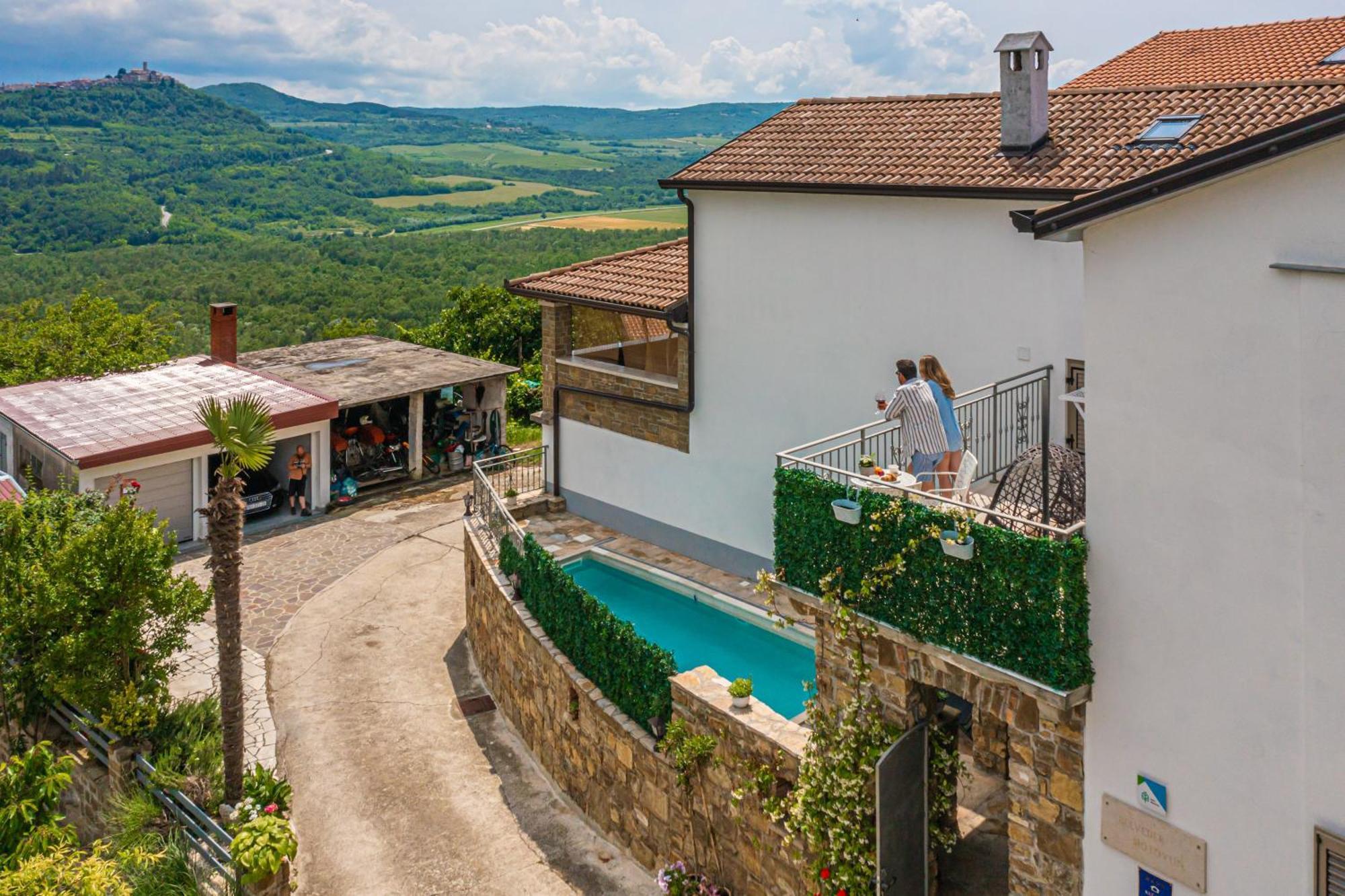 Holiday Home Belveder Motovun With Heated Pool Ливаде Экстерьер фото