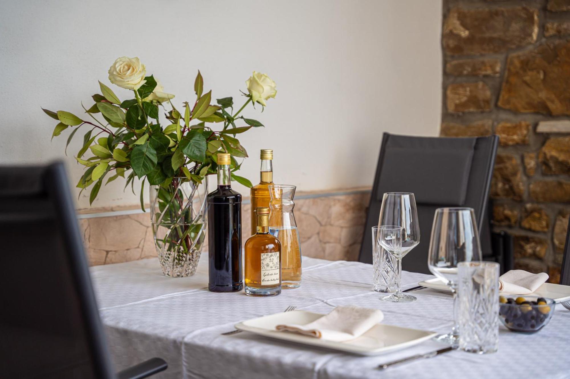 Holiday Home Belveder Motovun With Heated Pool Ливаде Экстерьер фото