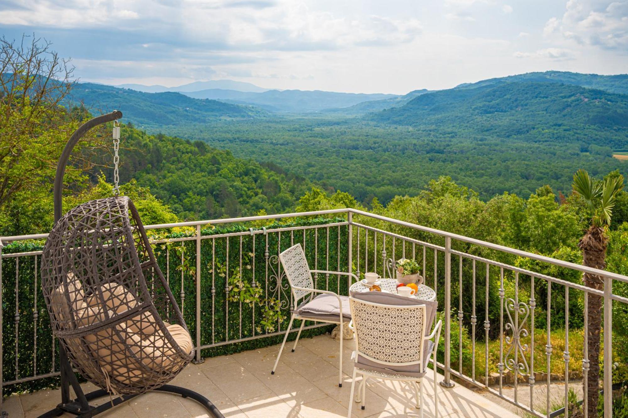 Holiday Home Belveder Motovun With Heated Pool Ливаде Экстерьер фото