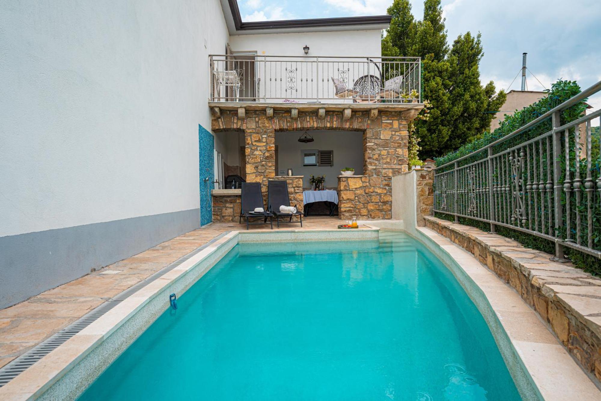 Holiday Home Belveder Motovun With Heated Pool Ливаде Экстерьер фото